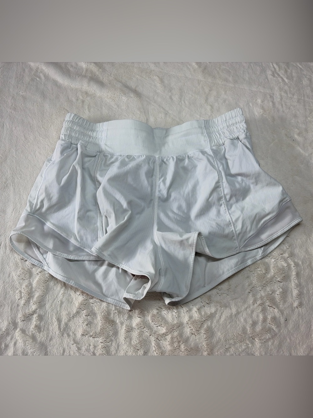 Lululemon Hotty Hot Low-Rise Lined Shorts White Women’s Size 8